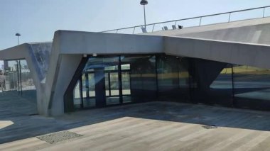 Napoli, Campania, İtalya 26 Temmuz 2024: Via Acton 'daki Molo Beverello' nun yeni deniz istasyonu henüz halka açık değil