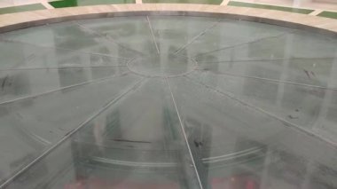 Napoli, Campania, İtalya 26 Temmuz 2024: Yeni Metro Hattı 6 'nın Chiaia-Monte di Dio İstasyonu' nun içi, mimar Umberto Siola ve sanatçı Peter Greenaway tarafından tasarlandı.