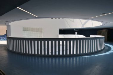 Napoli, Campania, İtalya 26 Temmuz 2024: Yeni Metro Hattı 6 'nın Chiaia-Monte di Dio İstasyonu' nun içi, mimar Umberto Siola ve sanatçı Peter Greenaway tarafından tasarlandı.