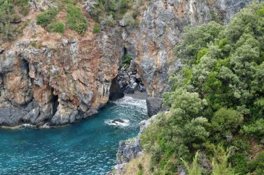 San Nicola Arcella, Cosenza, Calabria, İtalya 23 Eylül 2023: Arcomagno plajına giden yoldan panoramik manzara