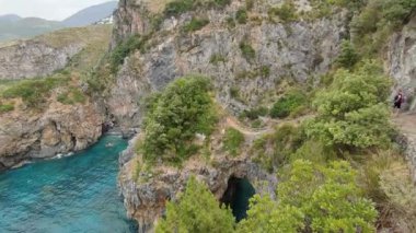 San Nicola Arcella, Cosenza, Calabria, İtalya 23 Eylül 2023: Arcomagno plajına giden yoldan panoramik manzara