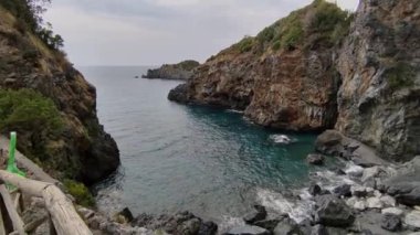 San Nicola Arcella, Cosenza, Calabria, İtalya 23 Eylül 2023: Arcomagno plajına giden yoldan panoramik manzara