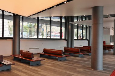 Napoli, Campania, İtalya 6 Ağustos 2024: Via Acton 'daki Molo Beverello' nun yeni deniz istasyonu