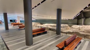 Napoli, Campania, İtalya 6 Ağustos 2024: Via Acton 'daki Molo Beverello' nun yeni deniz istasyonu