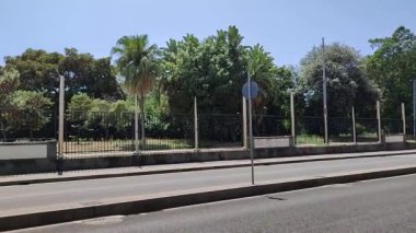 Minori, Campania, İtalya 19 Kasım 2024: 1997 'den beri UNESCO' nun Dünya Mirasları Bölgesi olan Maiori ve Ravello köyleri arasında Amalfi Sahili 'ndeki ünlü turizm beldesi