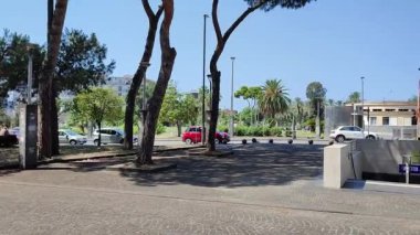 Napoli, Campania, İtalya 6 Ağustos 2024: Piazzale Tecchio 'da Napoli mimarı Uberto Siola tarafından tasarlanan yeni Metro Hattı 6' nın Augusto istasyonu