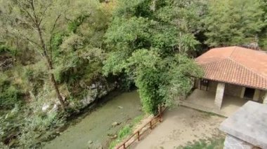 Casaletto Spartano, Campania, İtalya - 20 Eylül 2023: Oasis Cascate dei Capelli di Venere in the Cilento, Vallo di Diano and Alburni National Park, 1998 'den beri UNESCO miras alanı
