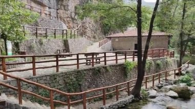 Casaletto Spartano, Campania, İtalya - 20 Eylül 2023: Oasis Cascate dei Capelli di Venere in the Cilento, Vallo di Diano and Alburni National Park, 1998 'den beri UNESCO miras alanı
