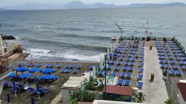 Napoli, Campania, İtalya 3 Eylül 2024: Via Posillipo 'daki Bagno Elena plajı