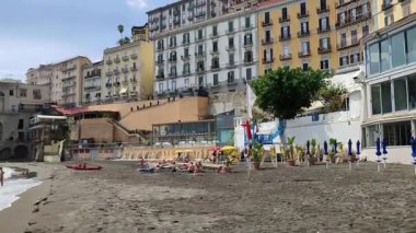 Napoli, Campania, İtalya 3 Eylül 2024: Via Posillipo 'daki Bagno ideal plajı