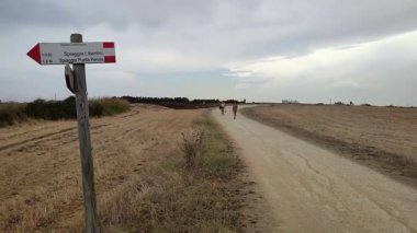 Vasto, Abruzzo, İtalya 5 Eylül 2024: Punta Aderci 'deki Costa dei Trabocchi' nin Esnemesi