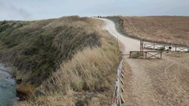 Vasto, Abruzzo, İtalya 5 Eylül 2024: Punta Aderci 'deki Costa dei Trabocchi' nin Esnemesi