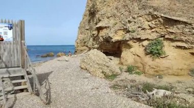 Vasto, Abruzzo, İtalya 5 Eylül 2024: Punta Aderci 'deki Costa dei Trabocchi' nin Esnemesi