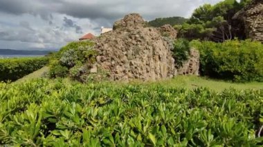 Castellabate, Salerno, Campania, İtalya 2 Temmuz, 2017 Granito di Belmonte ailesinin 18. yüzyıl sarayı ve Punta Licosa 'nın sonundaki Santa Maria del Soccorso Şapeli