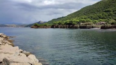 Castellabate, Salerno, Campania, İtalya, 18 Eylül 2024: Punta Licosa 'daki küçük liman