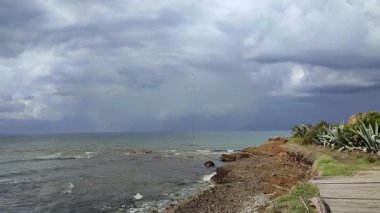 Castellabate, Salerno, Campania, İtalya 18 Eylül 2024: Punta Licosa ile Ogliastro Marina arasındaki kıyı şeridi