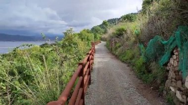 Castellabate, Salerno, Campania, İtalya 19 Eylül 2024: Vallonealto Caddesi Punta Licosa ile San Marco di Castellabate arasında