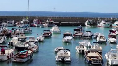 Castellabate, Salerno, Campania, İtalya 19 Eylül 2024: San Marco di Castellabate Limanı