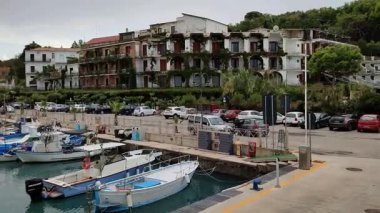 Castellabate, Salerno, Campania, İtalya 19 Eylül 2024: San Marco di Castellabate Limanı