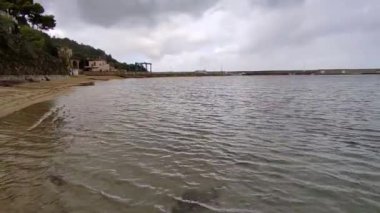 Castellabate, Salerno, Campania, İtalya 19 Eylül 2024 San Marco di Castellabate limanına komşu Grotta Sahili