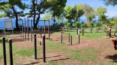 Castellabate, Salerno, Campania, İtalya 19 Eylül 2024: Le Grotte Doğa Patikası San Marco di Castellabate limanını Pozzillo üzerinden birbirine bağlayan