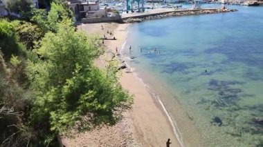Castellabate, Salerno, Campania, İtalya 19 Eylül 2024 San Marco di Castellabate limanına komşu Grotta Sahili