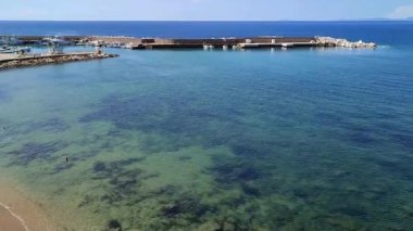 Castellabate, Salerno, Campania, İtalya 19 Eylül 2024 San Marco di Castellabate limanına komşu Grotta Sahili