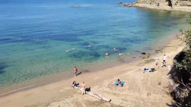 Castellabate, Salerno, Campania, İtalya 19 Eylül 2024 San Marco di Castellabate limanına komşu Grotta Sahili