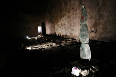 Napoli, Campania, İtalya 12 Eylül 2024: Santa Maria Maggiore alla Pietrasanta Bazilikasının içi Lapis Müzesi ve Su Müzesi 'ne ev sahipliği yapıyor