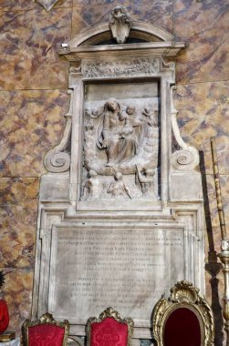 Napoli, Campania, İtalya 12 Eylül 2024: Santa Maria delle Anime del Purgatorio ad Arco Kilisesi 17. yüzyılda Mastrillo ailesi tarafından şehrin yoksul insanlarını defnetmek için inşa edilmiştir.