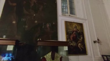 Napoli, Campania, İtalya 12 Eylül 2024: Santa Maria delle Anime del Purgatorio ad Arco Kilisesi 17. yüzyılda Mastrillo ailesi tarafından şehrin yoksul insanlarını defnetmek için inşa edilmiştir.