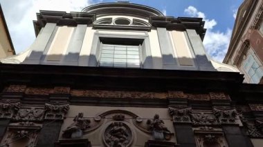 Napoli, Campania, İtalya 12 Eylül 2024: Santa Maria delle Anime del Purgatorio ad Arco Kilisesi 17. yüzyılda Mastrillo ailesi tarafından şehrin yoksul insanlarını defnetmek için inşa edilmiştir.