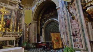 Napoli, Campania, İtalya 28 Ekim 2024: San Gregorio İlluminatore 'a adanmış 16. yüzyıl kilisesinin içi