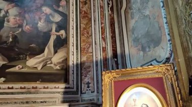 Napoli, Campania, İtalya 28 Ekim 2024: San Gregorio İlluminatore 'a adanmış 16. yüzyıl kilisesinin içi