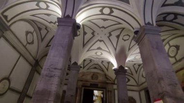Napoli, Campania, İtalya 28 Ekim 2024: San Gregorio İlluminatore 'a adanmış 16. yüzyıl kilisesinin içi