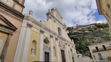 Minori, Campania, İtalya 19 Kasım 2024: 18. yüzyılın ortalarında Minori 'nin koruyucu azizi Aziz Trofimena' nın kalıntılarını barındırmak için yeniden inşa edilen kilise