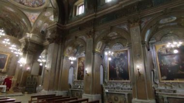 Salerno, Campania, İtalya 26 Kasım 2024: San Giorgio Kilisesi, Salerno 'nun en güzel barok kilisesi, 1674 yılında inşa edilmiştir.