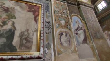 Salerno, Campania, İtalya 26 Kasım 2024: San Giorgio Kilisesi, Salerno 'nun en güzel barok kilisesi, 1674 yılında inşa edilmiştir.