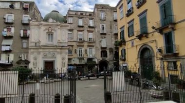 Napoli, Campania, İtalya 12 Kasım 2024: Girolamini 'nin kütüphane, resim galerisi ve 1658 yılında San Filippo Neri' ye adanmış kilisesi ile anıtsal kompleksi.