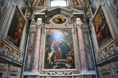 Napoli, Campania, İtalya 12 Kasım 2024: 17. yüzyıl Girolamini Kilisesi veya Via dei Tribunali boyunca San Filippo Neri Kilisesi