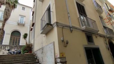 Salerno, Campania, İtalya 26 Kasım 2024: San Matteo Katedrali, 11. yüzyılda Romanesk tarzında inşa edilmiş, girişteki ve sonraki Barok yenilemeleriyle karakterize edilmiştir.