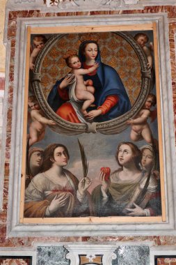 Salerno, Campania, İtalya, 26 Kasım 2024: St. Matthew kalıntılarının bulunduğu 11. yüzyılda inşa edilen katedralin içi