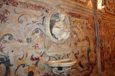 Salerno, Campania, İtalya, 26 Kasım 2024: St. Matthew kalıntılarının bulunduğu 11. yüzyılda inşa edilen katedralin içi