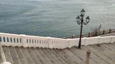 Atrani, Campania, İtalya 13 Ocak 2025: Santa Maria Maddalena Penitente Koleji 13. yüzyılda bir ortaçağ kalesinin yıkıntıları üzerine inşa edilmiş ve 18. yüzyılda genişletilmiştir.