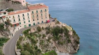 Ravello, Campania, İtalya 13 Ocak 2025: Castiglione Sahili veya Atrani köyüne komşu Lido di Ravello