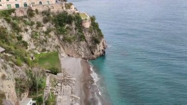 Ravello, Campania, İtalya 13 Ocak 2025: Castiglione Sahili veya Atrani köyüne komşu Lido di Ravello