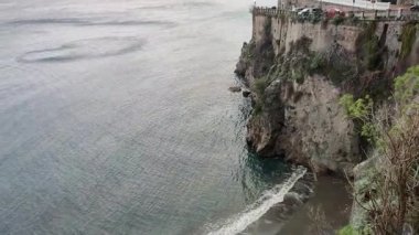 Ravello, Campania, İtalya 13 Ocak 2025: Castiglione Sahili veya Atrani köyüne komşu Lido di Ravello