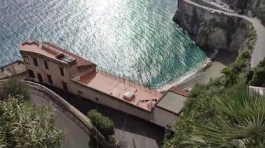 Ravello, Campania, İtalya 13 Ocak 2025: Castiglione Sahili veya Atrani köyüne komşu Lido di Ravello