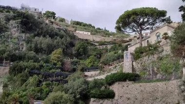 Ravello, Campania, İtalya 13 Ocak 2025: Amalfi kıyısındaki Atrani köyüne komşu Ravello 'nun küçük bir köyü olan Castiglione' nin Glimpse 'si