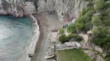 Ravello, Campania, İtalya 13 Ocak 2025: Castiglione Sahili veya Atrani köyüne komşu Lido di Ravello